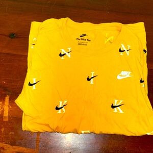 Men’s small yellow Nike T-shirt